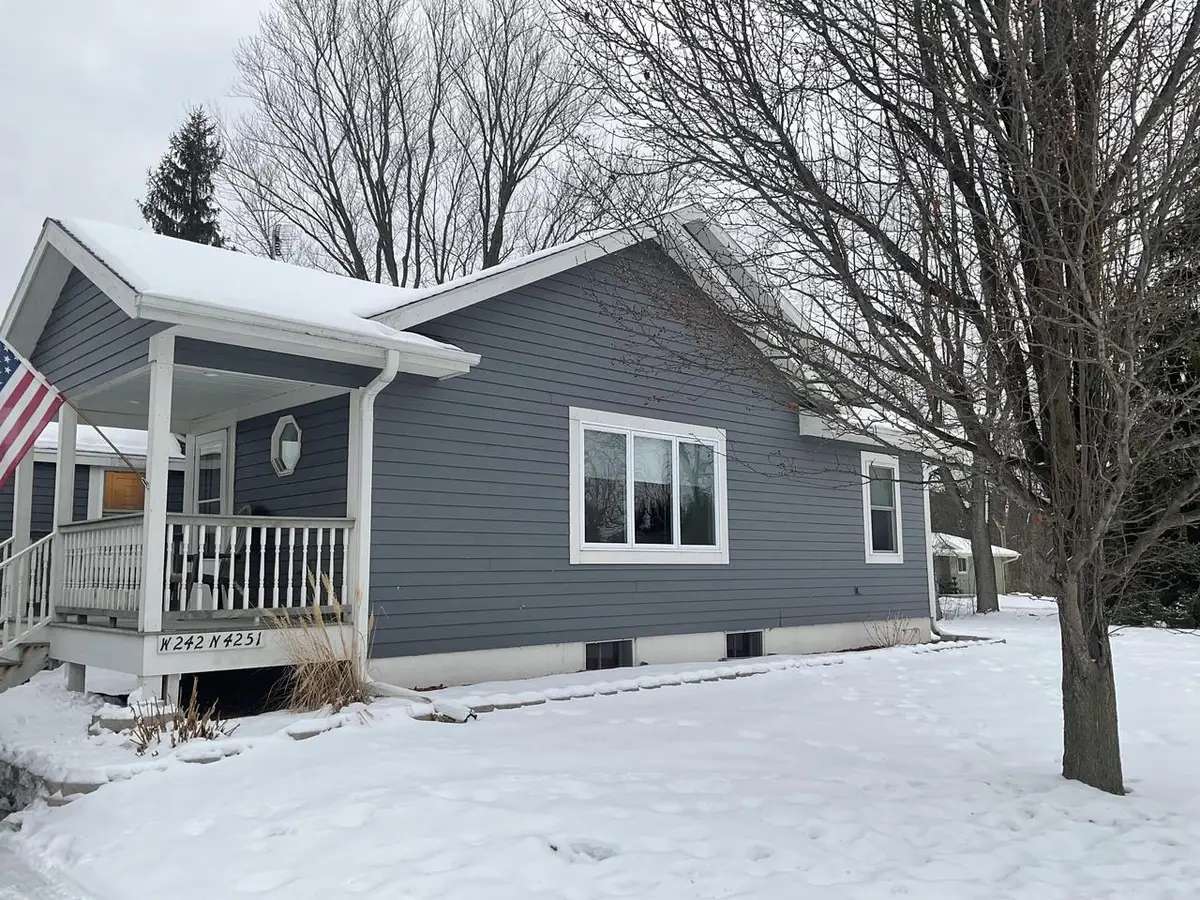 W242N4251 Swan ROAD, Pewaukee, WI 53072 - #1