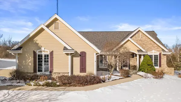 N54W16684 Ravenwood DRIVE, Menomonee Falls, WI 53051