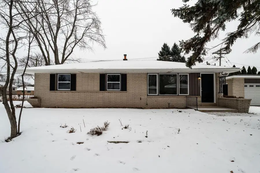 3401 W Wanda AVENUE, Milwaukee, WI 53221 - #2