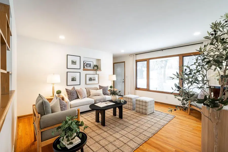 3401 W Wanda AVENUE, Milwaukee, WI 53221 - #3