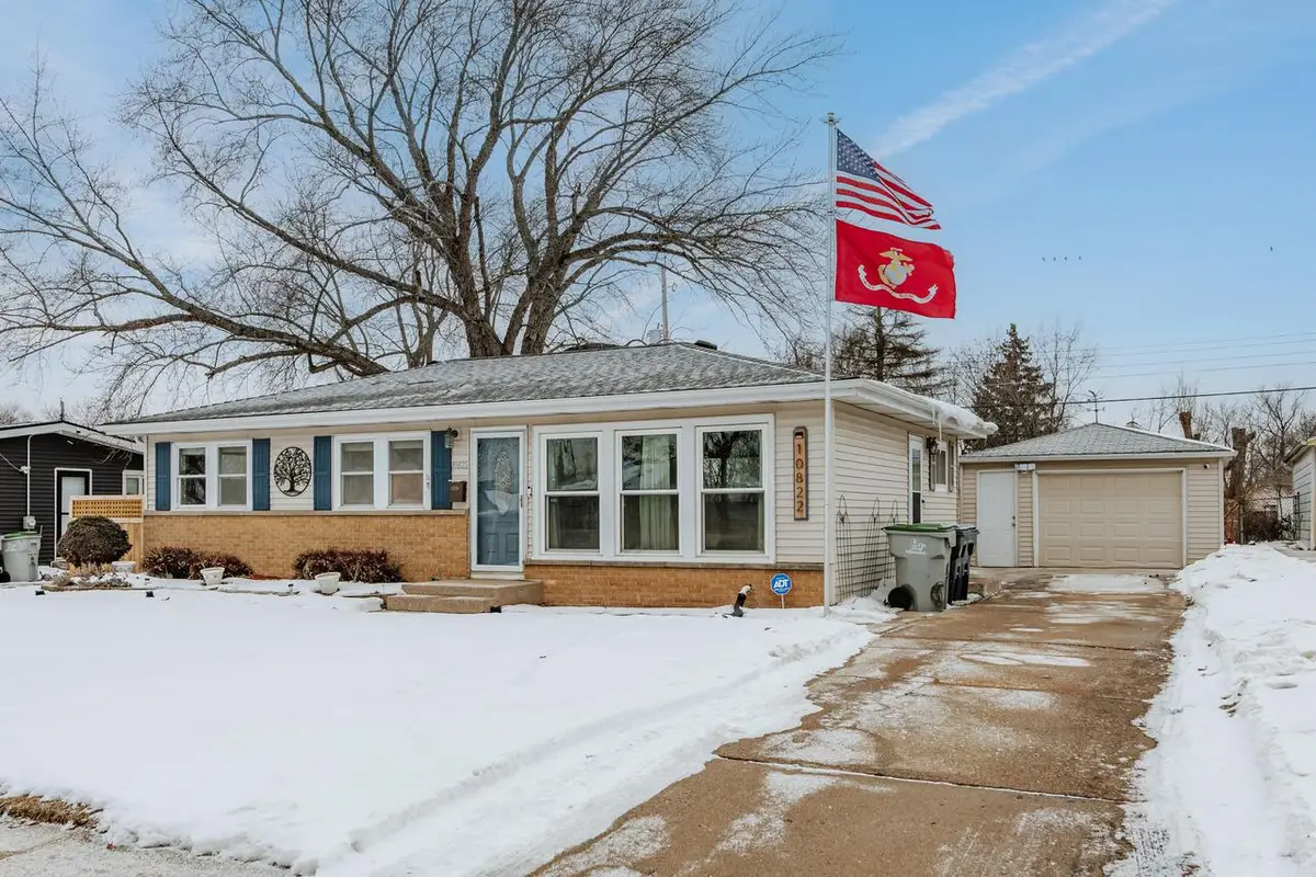 10822 W Jeffrey LANE, Milwaukee, WI 53225 - #1