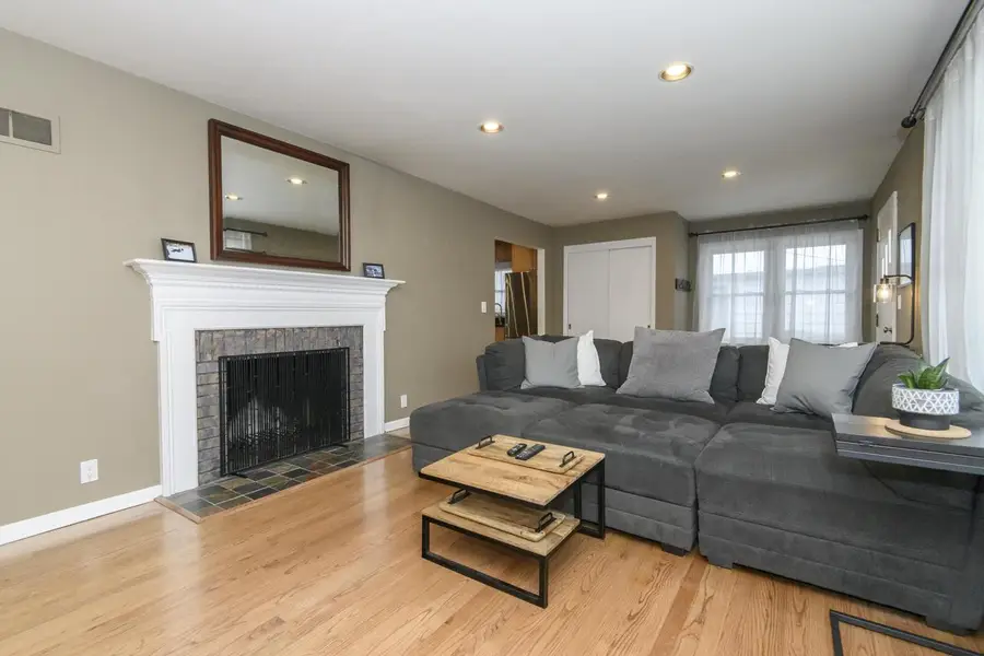 N87W15675 Belleview BOULEVARD, Menomonee Falls, WI 53051 - #3