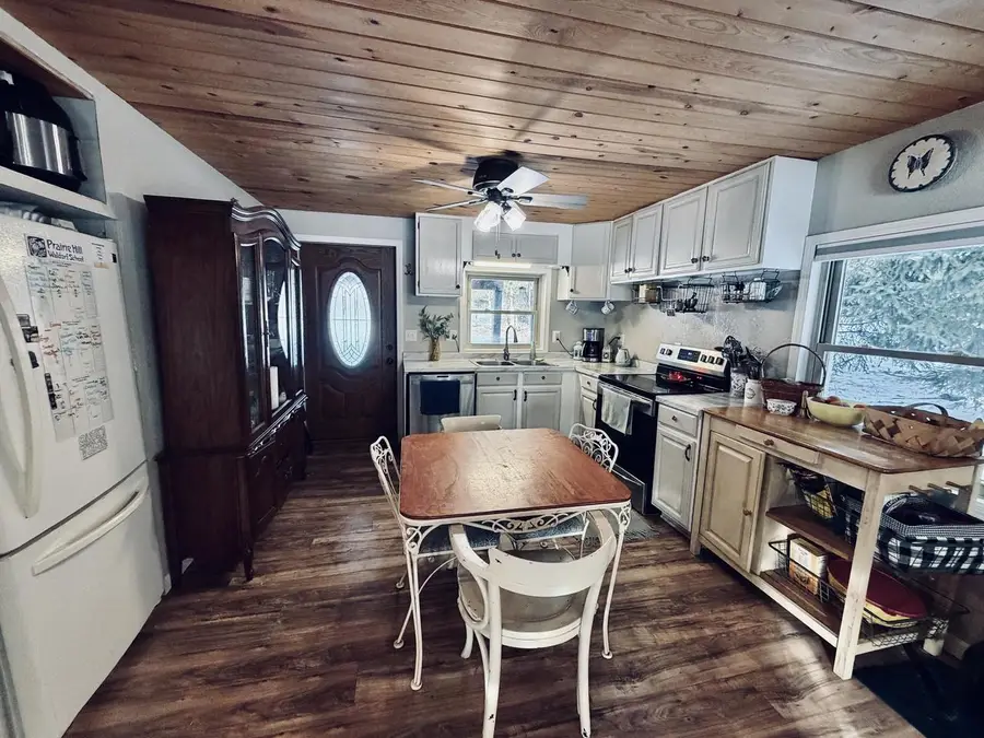 311 S Lapham Peak ROAD, Delafield, WI 53018 - #2