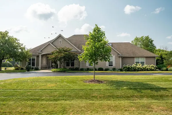 5419 W Bayberry PARKWAY, Mequon, WI 53092
