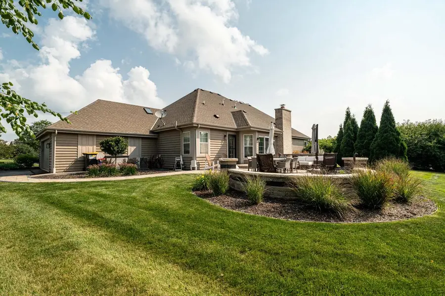 5419 W Bayberry PARKWAY, Mequon, WI 53092 - #2