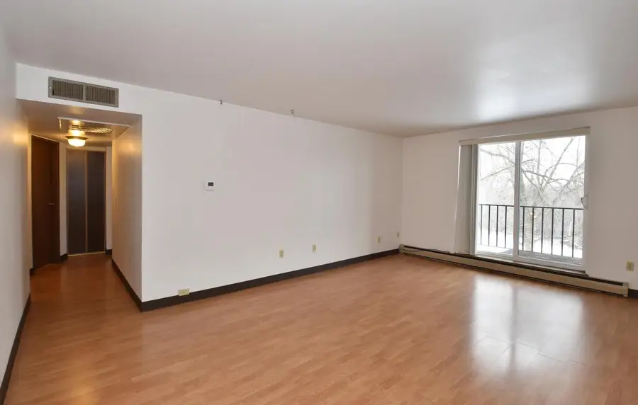 5253 N Lovers Lane ROAD #219, Milwaukee, WI 53225 - #2