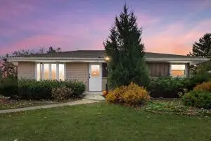 707 W Maplewood COURT, Milwaukee, WI 53221 - #3