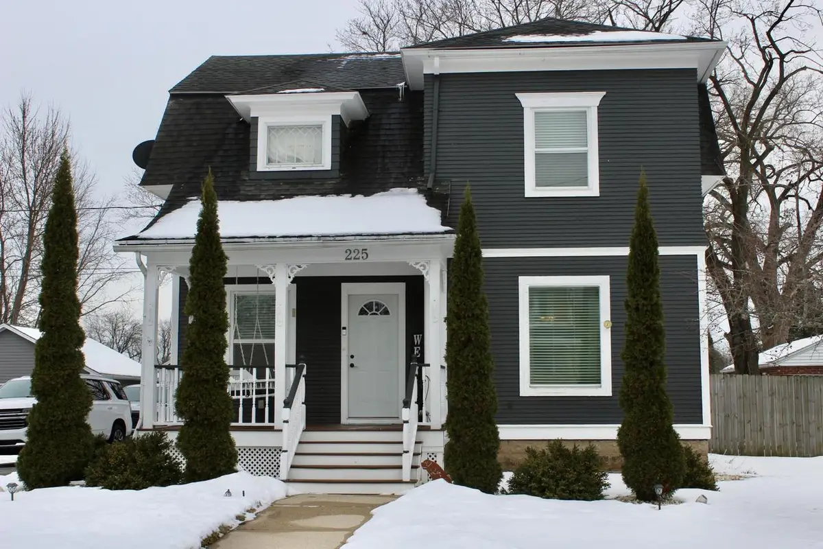 225 Maple AVENUE, Walworth, WI 53184 - #1