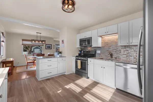 102 S Highland AVENUE, Thiensville, WI 53092