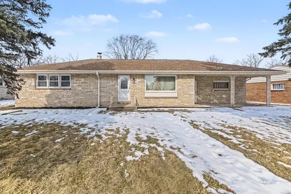3020 W Edgerton AVENUE, Greenfield, WI 53221