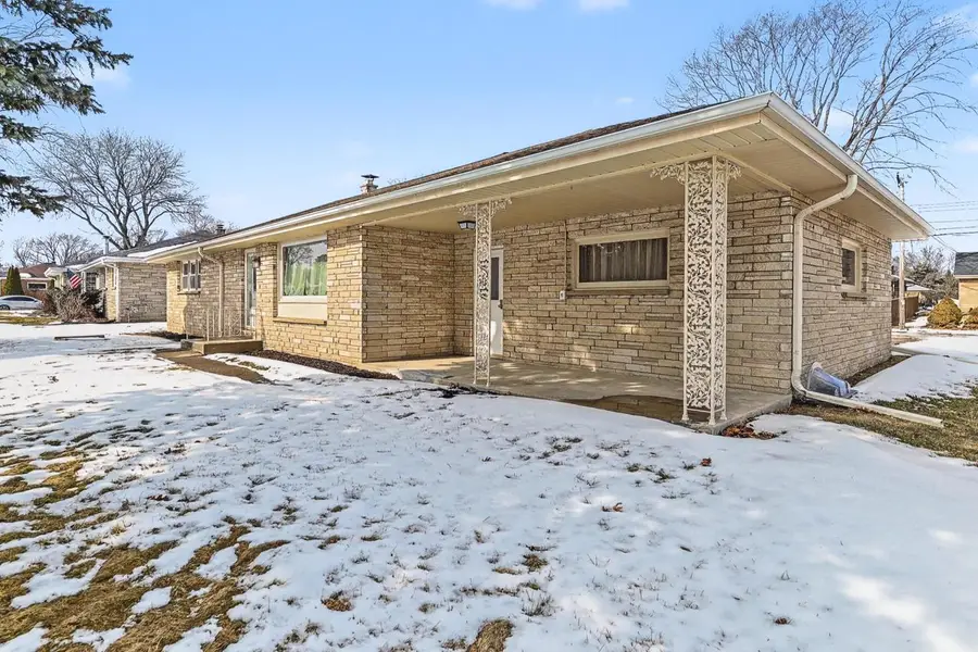 3020 W Edgerton AVENUE, Greenfield, WI 53221 - #2