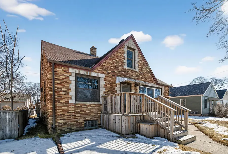 3718 S Iowa AVENUE, Saint Francis, WI 53235 - #2