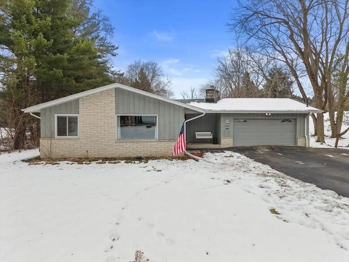W269S3616 Merrill Hills ROAD, Waukesha, WI 53189 - #1