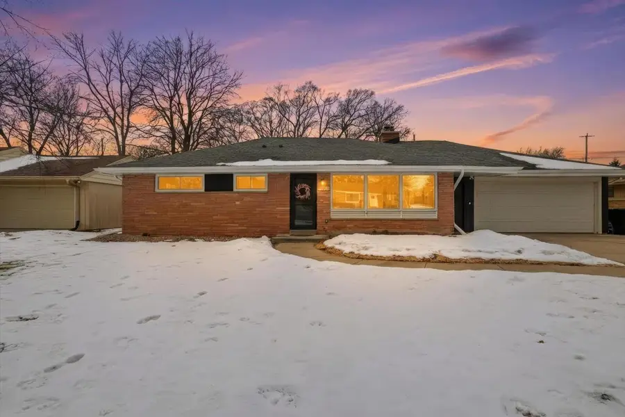 8965 N Navajo ROAD, Bayside, WI 53217 - #3