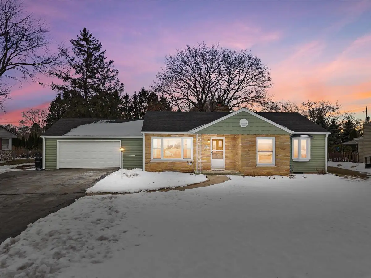 N62W23905 Sunset DRIVE, Sussex, WI 53089 - #1