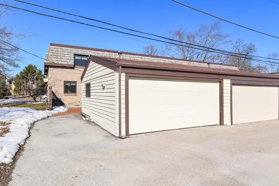 16107 W Heritage LANE, New Berlin, WI 53151 - #3