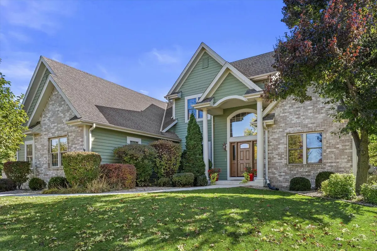 N54W16055 Westwind DRIVE, Menomonee Falls, WI 53051 - #1