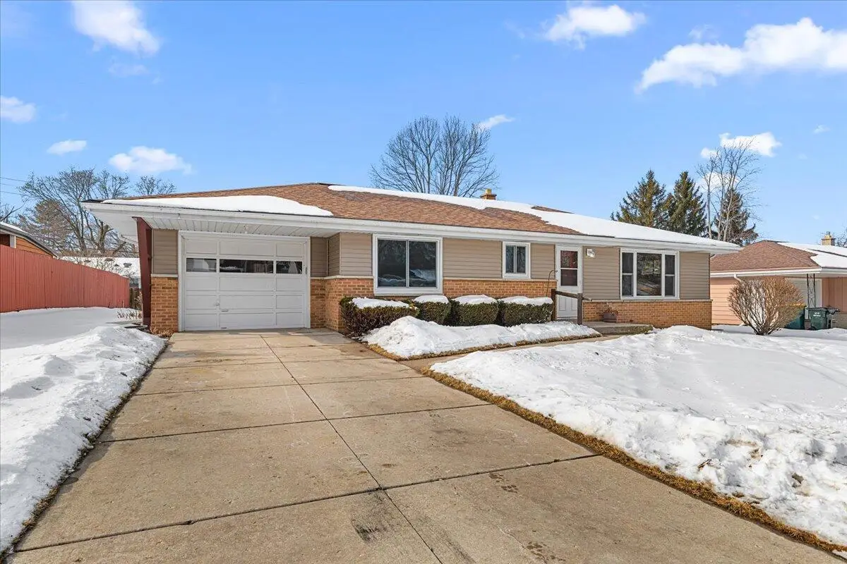 632 S 16th AVENUE, West Bend, WI 53095 - #1