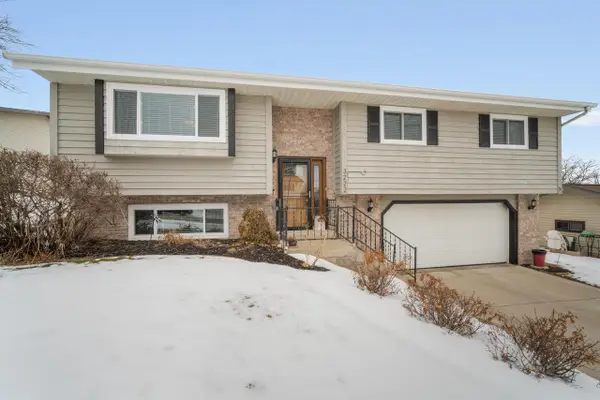3222 Windsor PLACE, West Bend, WI 53090