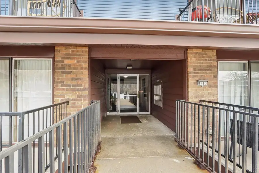 8510 W Waterford AVENUE #5, Greenfield, WI 53228 - #2