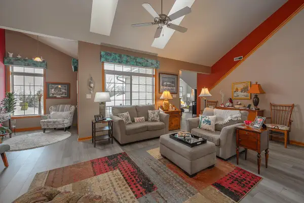 W397N5933 Autumn Woods DRIVE, Oconomowoc, WI 53066