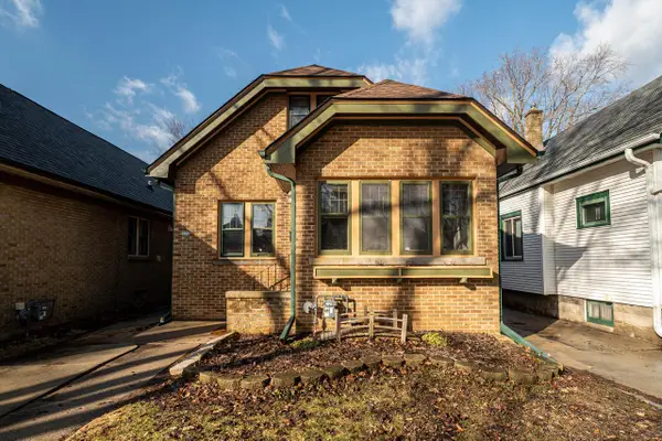 5113 N Elkhart AVENUE, Whitefish Bay, WI 53217