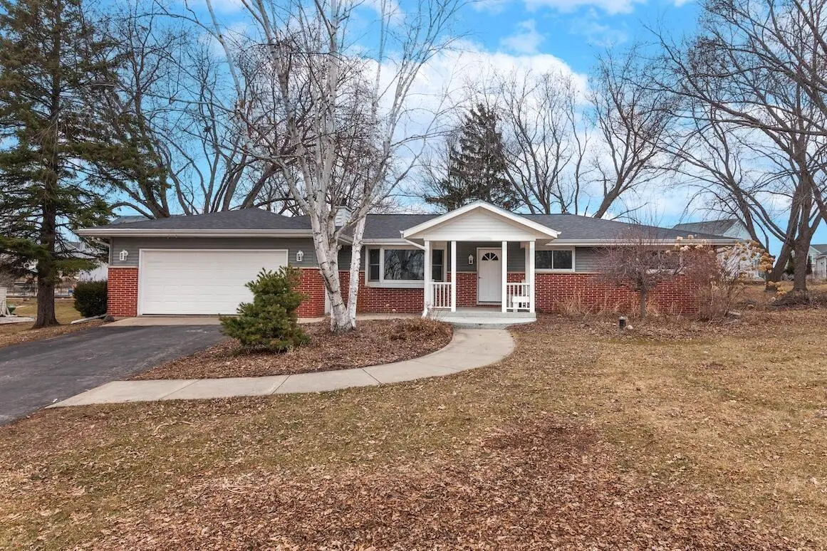 N56W36792 Cherokee ROAD, Oconomowoc, WI 53066 - #1