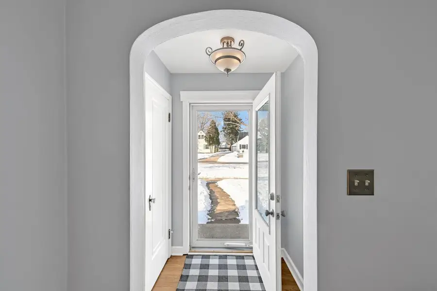 320 S Honey Creek DRIVE, Milwaukee, WI 53214 - #2