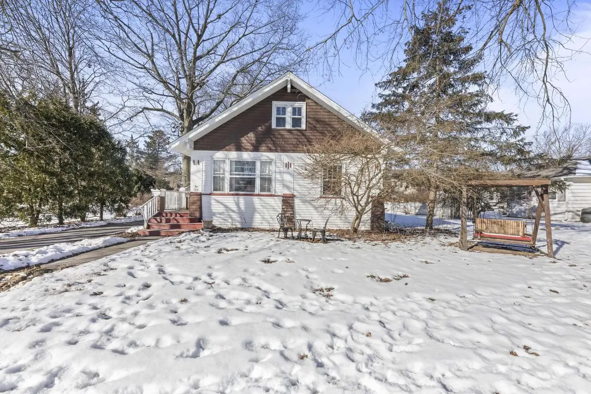 542 N Oakwood AVENUE, Oconomowoc, WI 53066 - #1