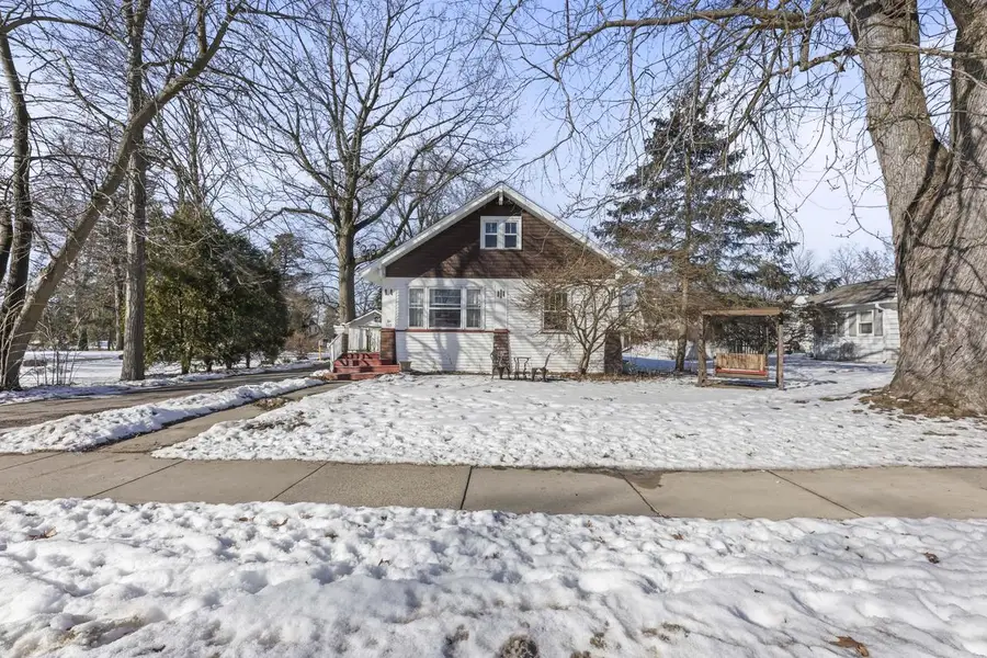 542 N Oakwood AVENUE, Oconomowoc, WI 53066 - #2