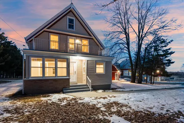 1050-1052 Arrowhead ROAD, Grafton, WI 53024