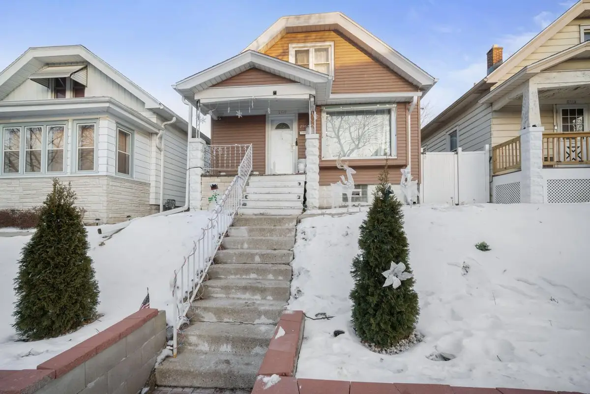 2960 S 15th PLACE, Milwaukee, WI 53215 - #1