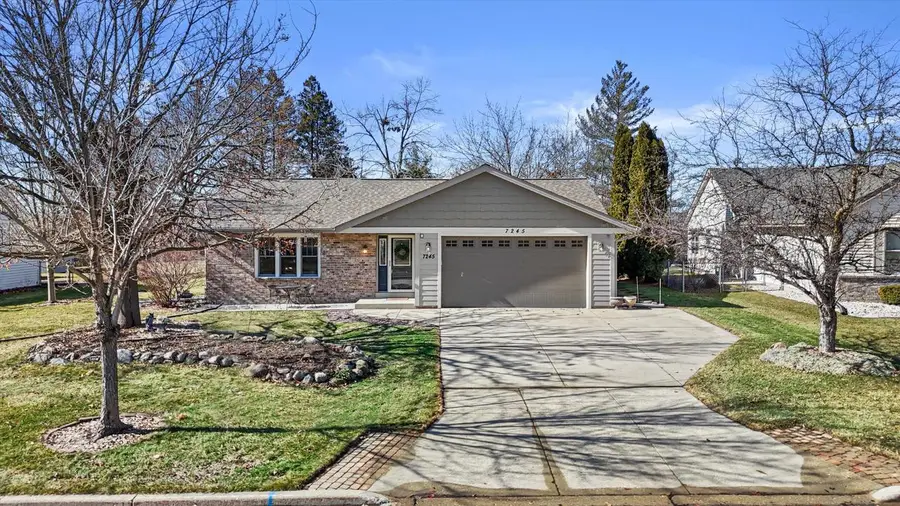 7245 S Hillendale DRIVE, Franklin, WI 53132 - #2