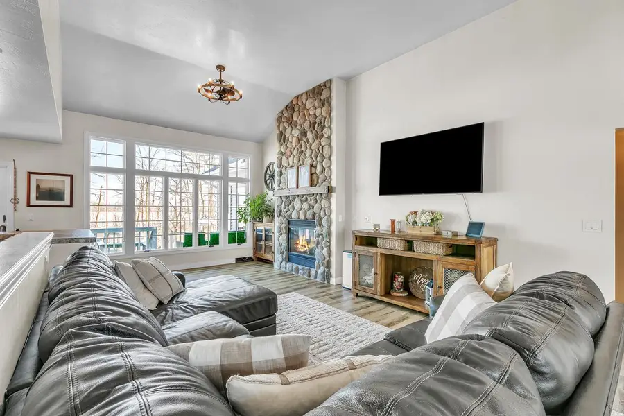 633 S Neumeyer LANE, Brillion, WI 54110 - #3