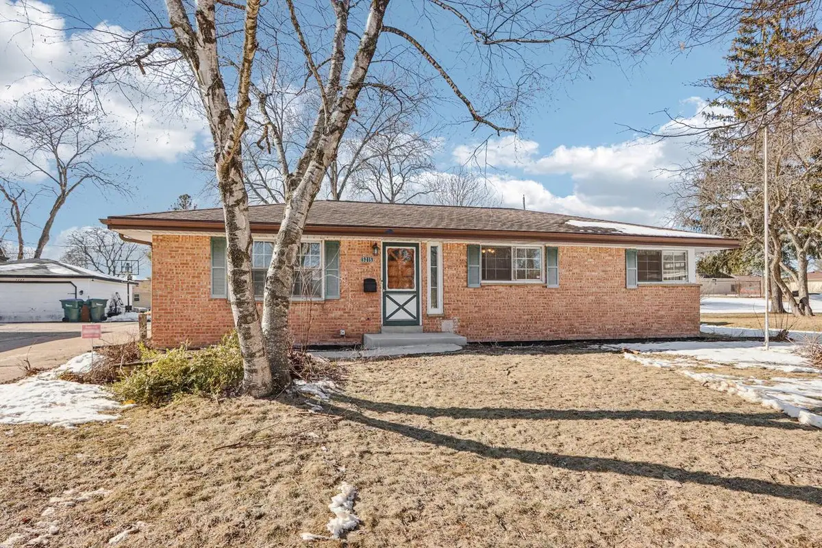 5215 Morningside DRIVE, Greendale, WI 53129 - #1