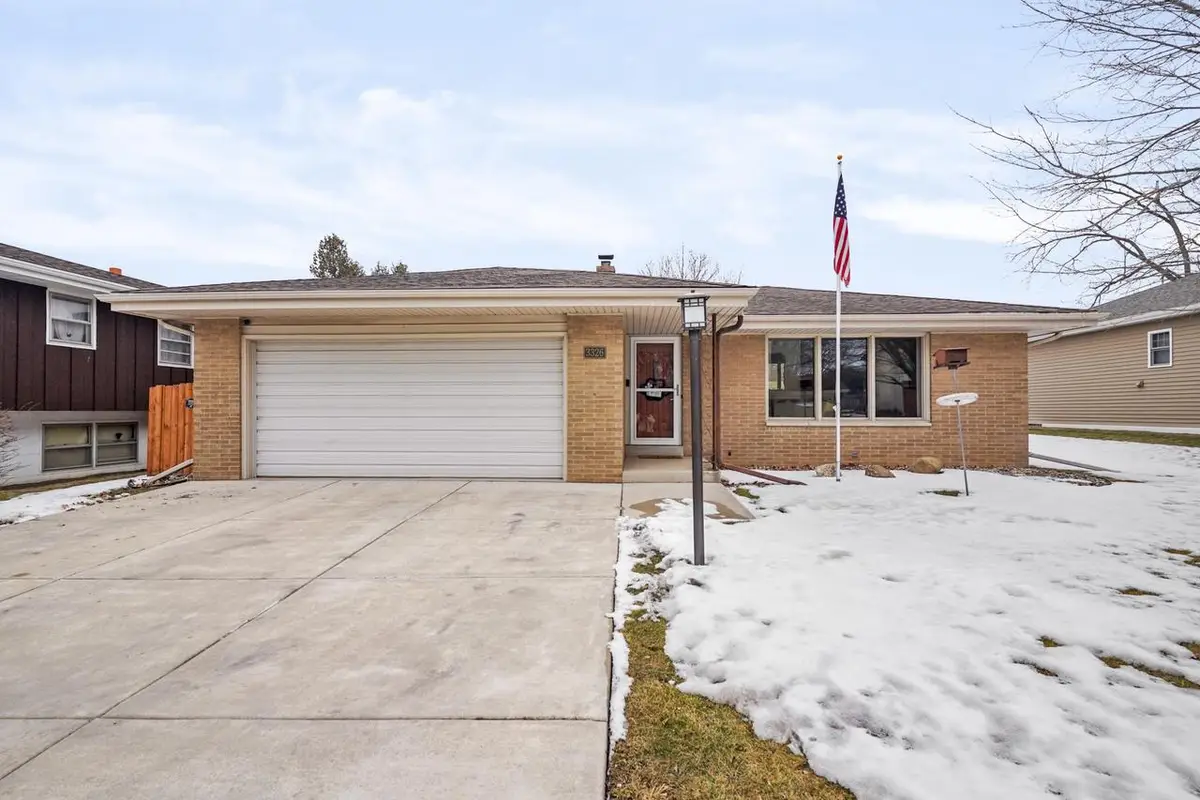 3326 Monarch DRIVE, Racine, WI 53406 - #1