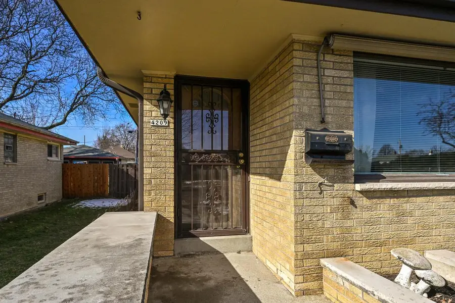 4209 N 71st STREET, Milwaukee, WI 53216 - #3