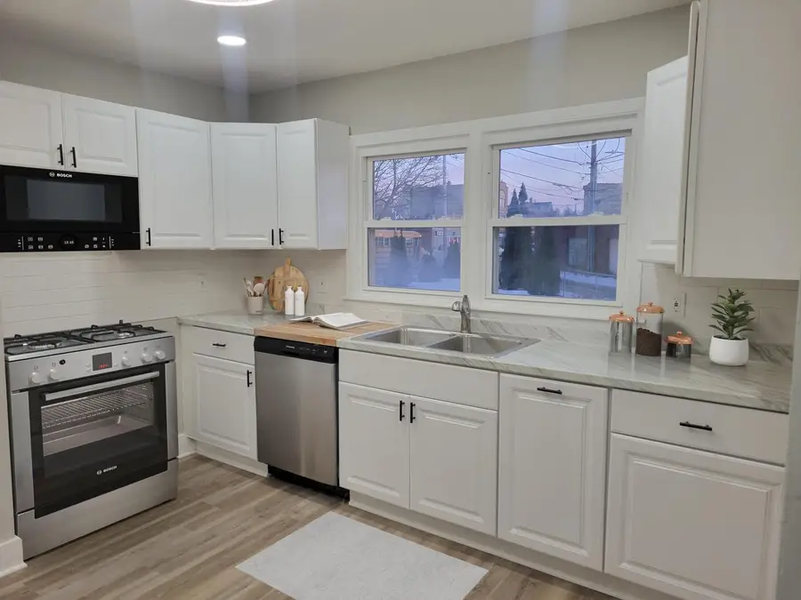 4439 N 27th STREET, Milwaukee, WI 53209 - #3