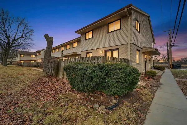 8526 W Villard AVENUE, Milwaukee, WI 53225