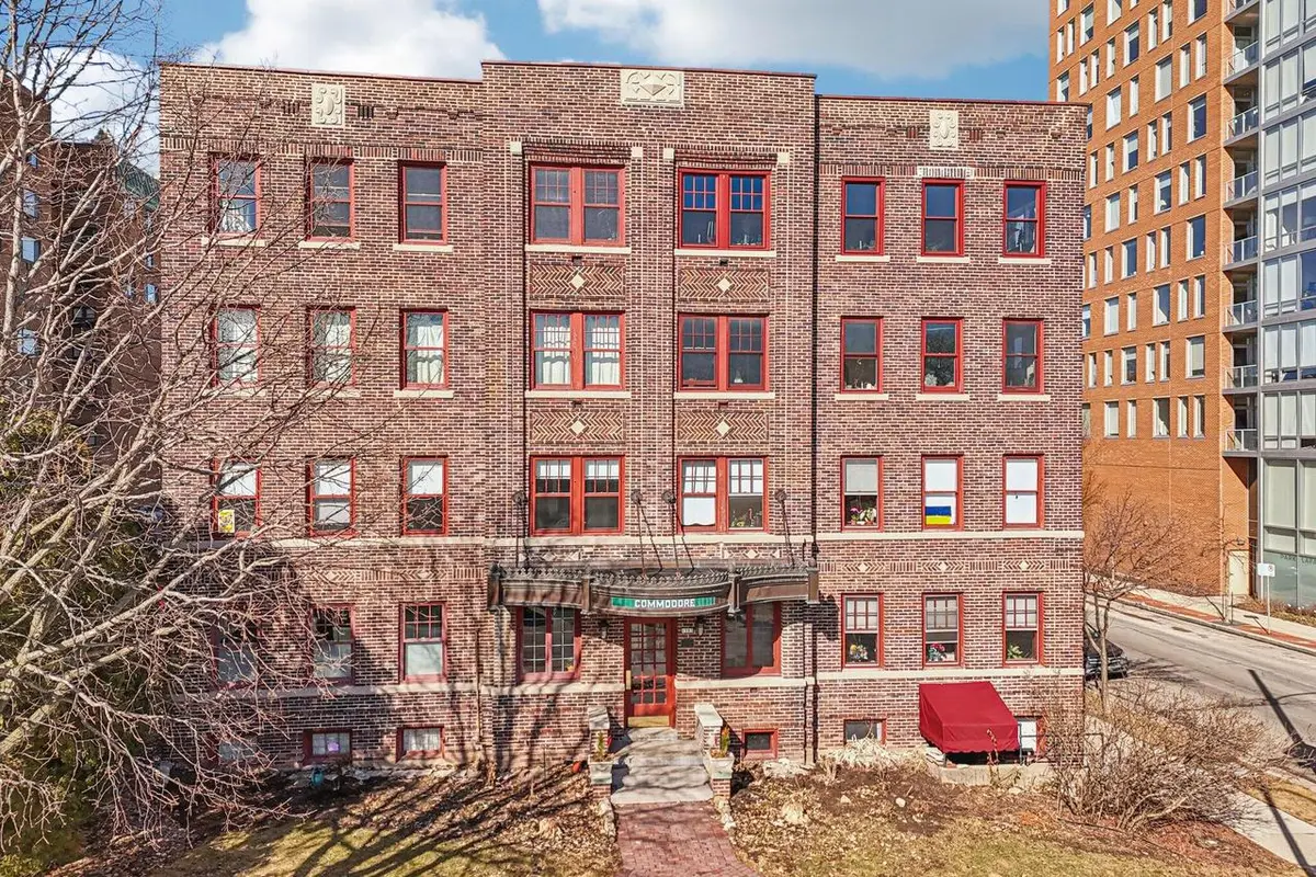 1983 N Summit AVENUE #34, Milwaukee, WI 53202 - #1