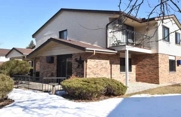 4502 S Greenridge CIRCLE, Greenfield, WI 53220