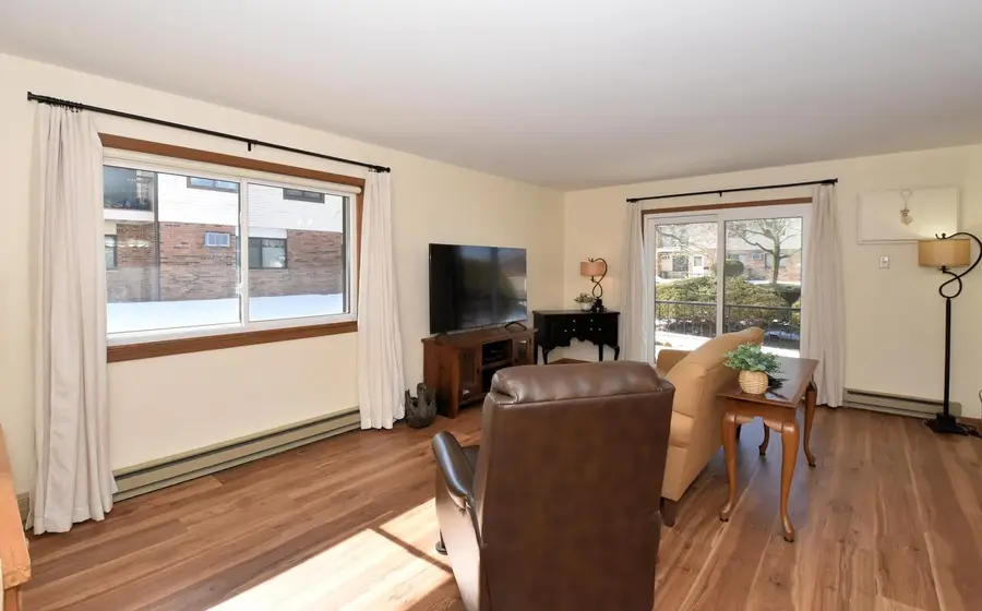 4502 S Greenridge CIRCLE, Greenfield, WI 53220 - #3