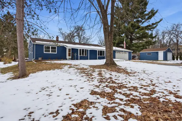 W377S3527 School Section Lake DRIVE, Dousman, WI 53118