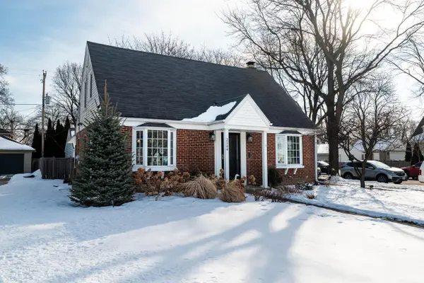 2504 N 89th STREET, Wauwatosa, WI 53226