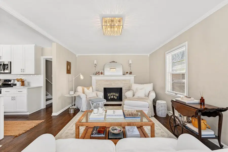 827 W La Salle AVENUE, Milwaukee, WI 53209 - #2