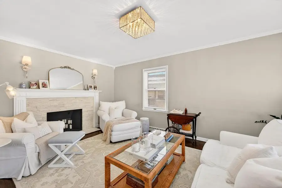 827 W La Salle AVENUE, Milwaukee, WI 53209 - #3