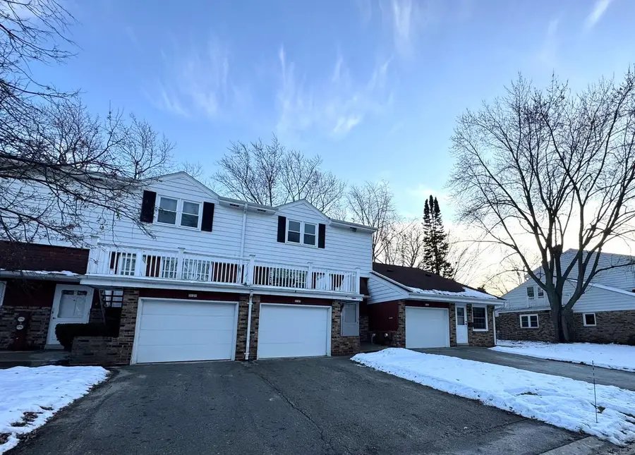 3127 W Canterbury ROAD, Greenfield, WI 53221 - #2