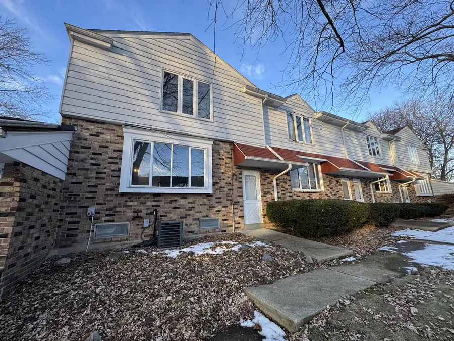 3127 W Canterbury ROAD, Greenfield, WI 53221 - #3