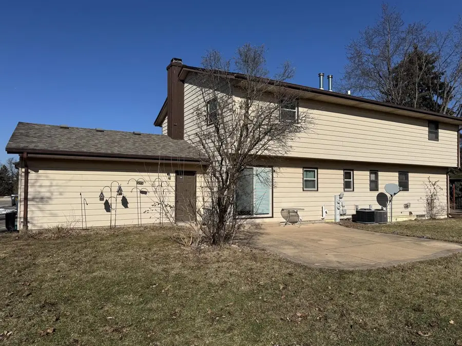 613 Brasted PLACE, Waukesha, WI 53186 - #2