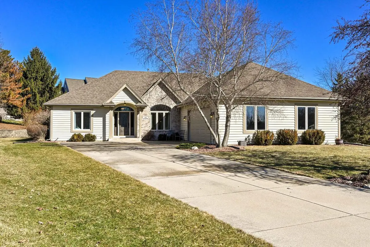N21W26622 Cattail COURT, Pewaukee, WI 53072 - #1